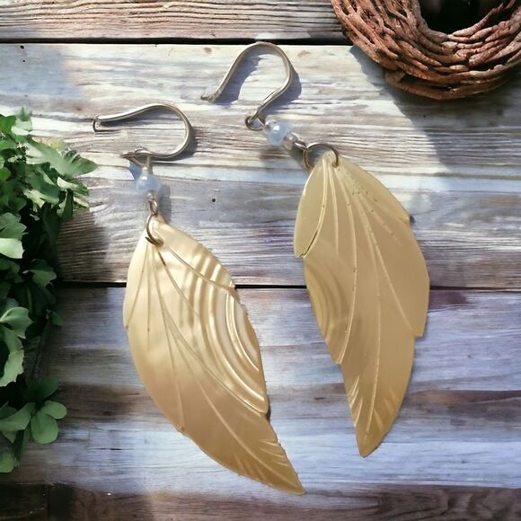 Mother of Pearl Leaf Dangle Earrings Beachy Coastal Silver Tone Pierced Bohemian - Picture 10 of 15